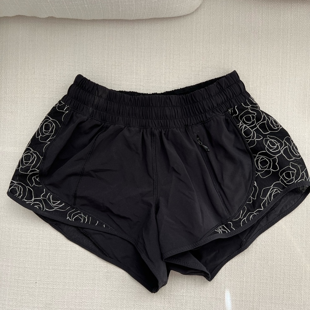 Lululemon black running short